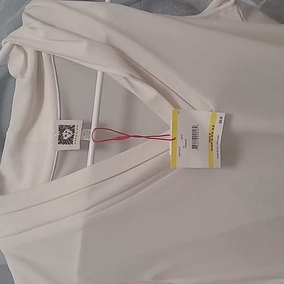 Tops - Picture 2 of 3